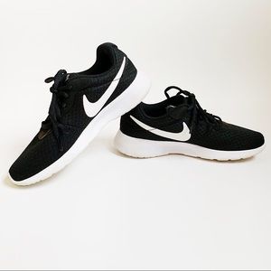Nike Black & White Tanjun Sneakers Size 7